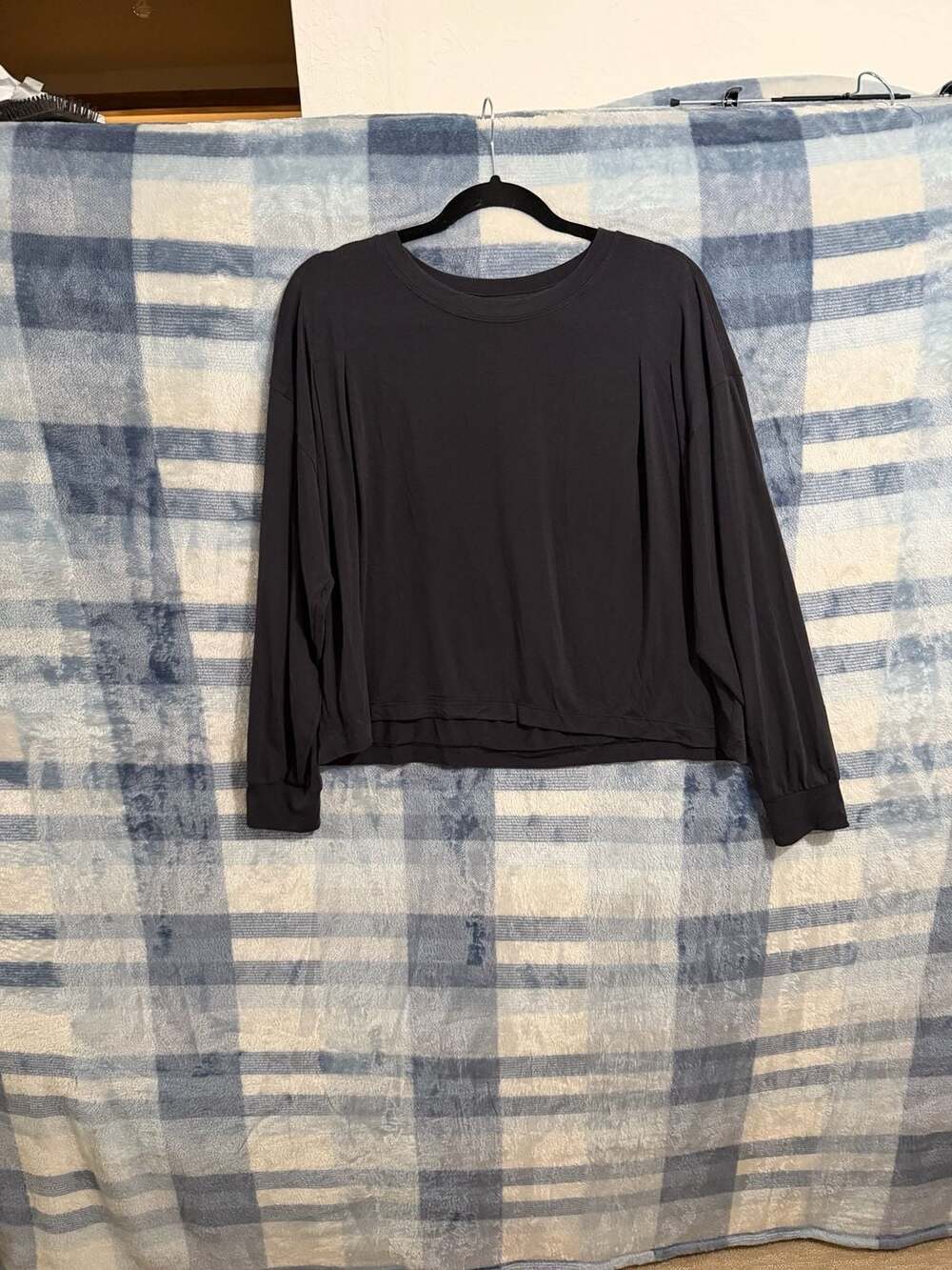Athleta Black Long Sleeve Oversized Tee with Back Pleat Size L